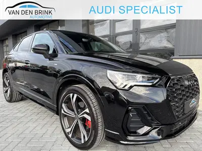 Audi Q3 35 TFSI S-Line Black Pano (bj 2022) uit 2022