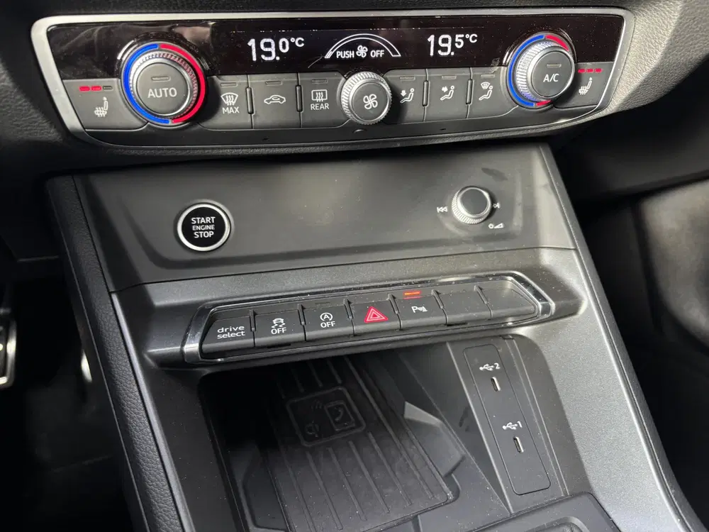 Audi Q3 35 TFSI S-Line Black Pano (bj 2022) uit 2022, foto 13