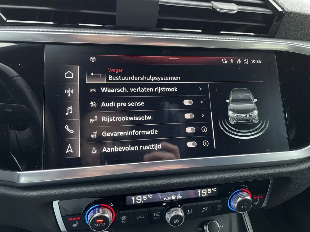 Audi Q3 35 TFSI S-Line Black Pano (bj 2022) uit 2022, foto 18