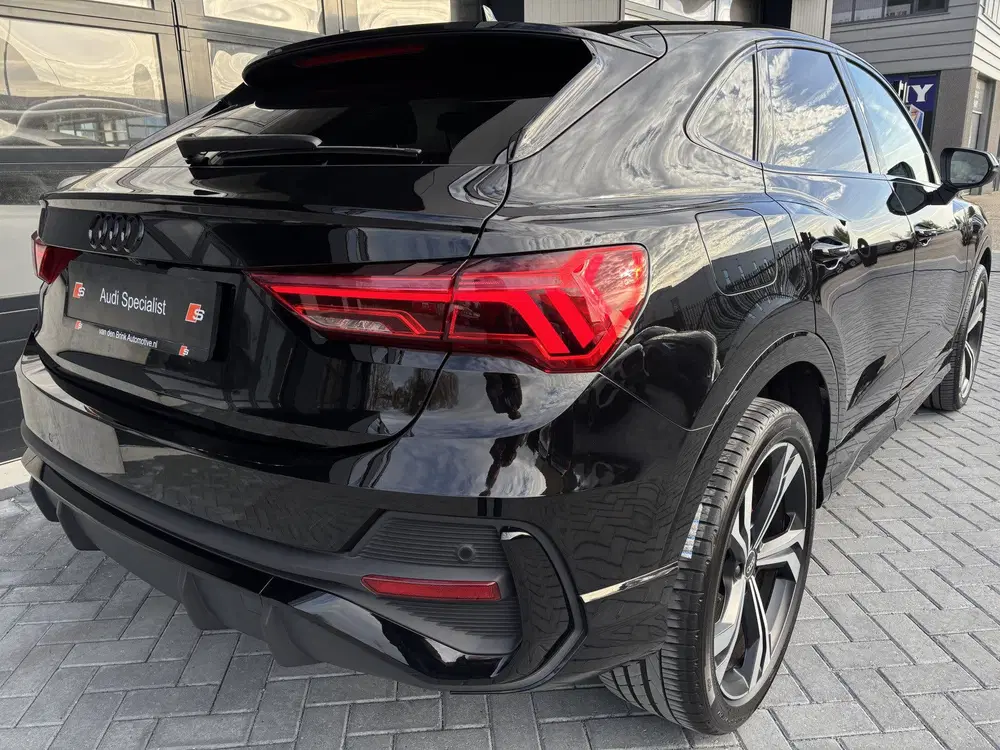 Audi Q3 35 TFSI S-Line Black Pano (bj 2022) uit 2022, foto 3