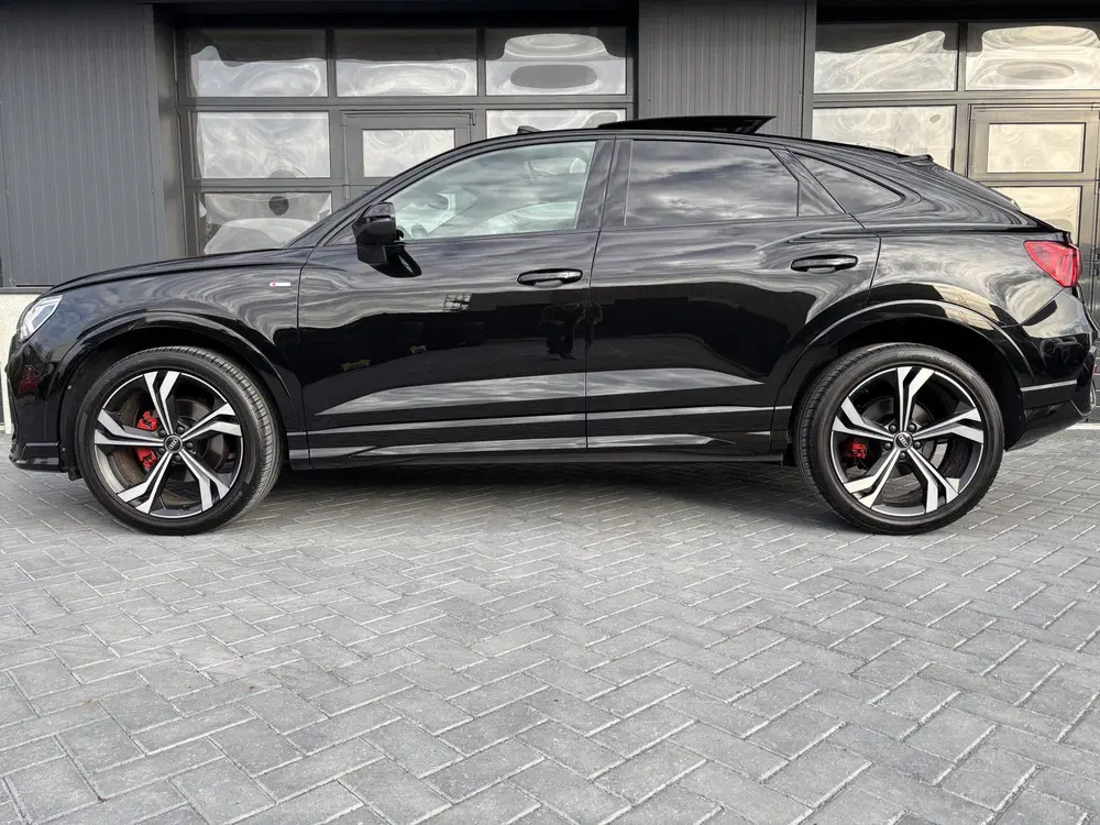 Audi Q3 35 TFSI S-Line Black Pano (bj 2022) uit 2022, foto 5