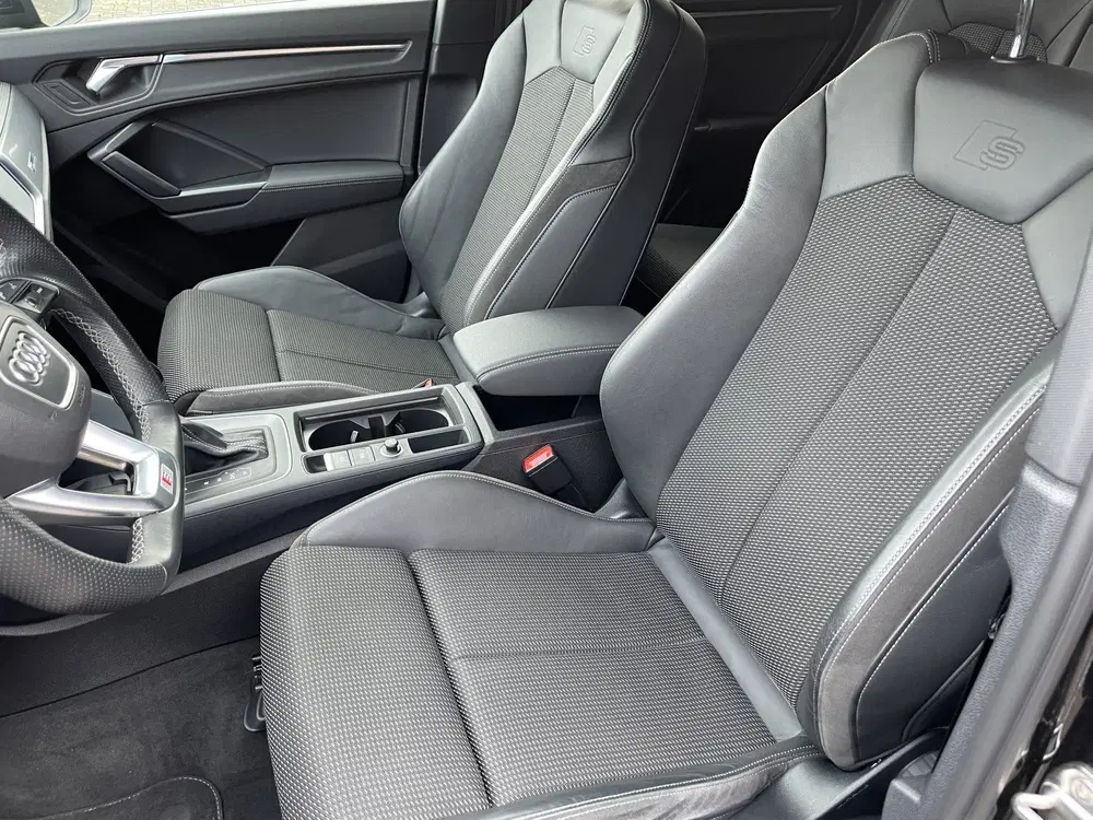 Audi Q3 35 TFSI S-Line Black Pano (bj 2022) uit 2022, foto 9