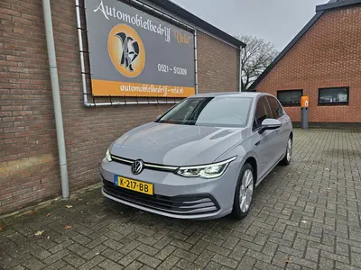Volkswagen Golf 1.5 eTSI Style (bj 2020, automaat) uit 2020