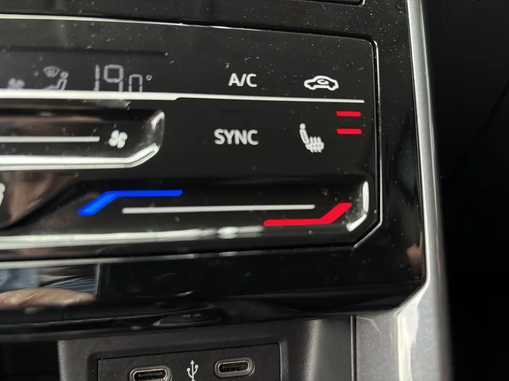 Volkswagen T-Cross 1.0 TSI Style stoelverwarming (bj 2023) uit 2023, foto 8