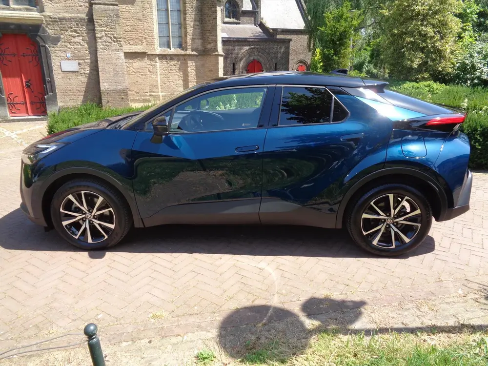 Toyota C-Hr Plug-in Hybrid 220 223pk CVT Dynamic Editi uit 2025, foto 2