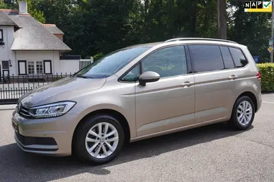 Volkswagen Touran 1.0 TSI Highline Business R 7pers Navi Pdc uit 2019