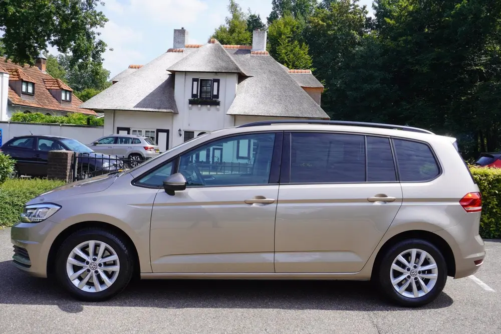 Volkswagen Touran 1.0 TSI Highline Business R 7pers Navi Pdc uit 2019, foto 2