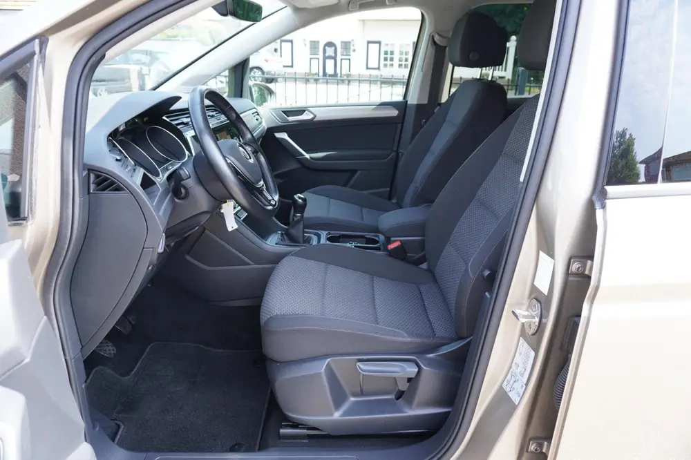 Volkswagen Touran 1.0 TSI Highline Business R 7pers Navi Pdc uit 2019, foto 7