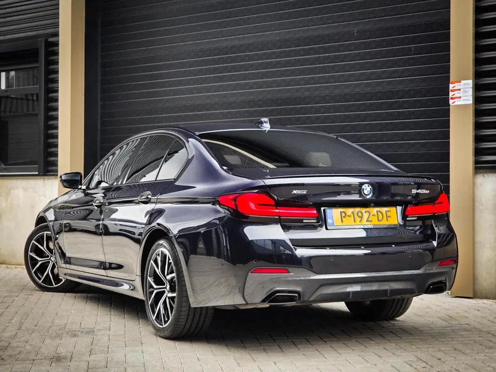 BMW 5-serie 545e xDrive M-Sport uit 2021, foto 13