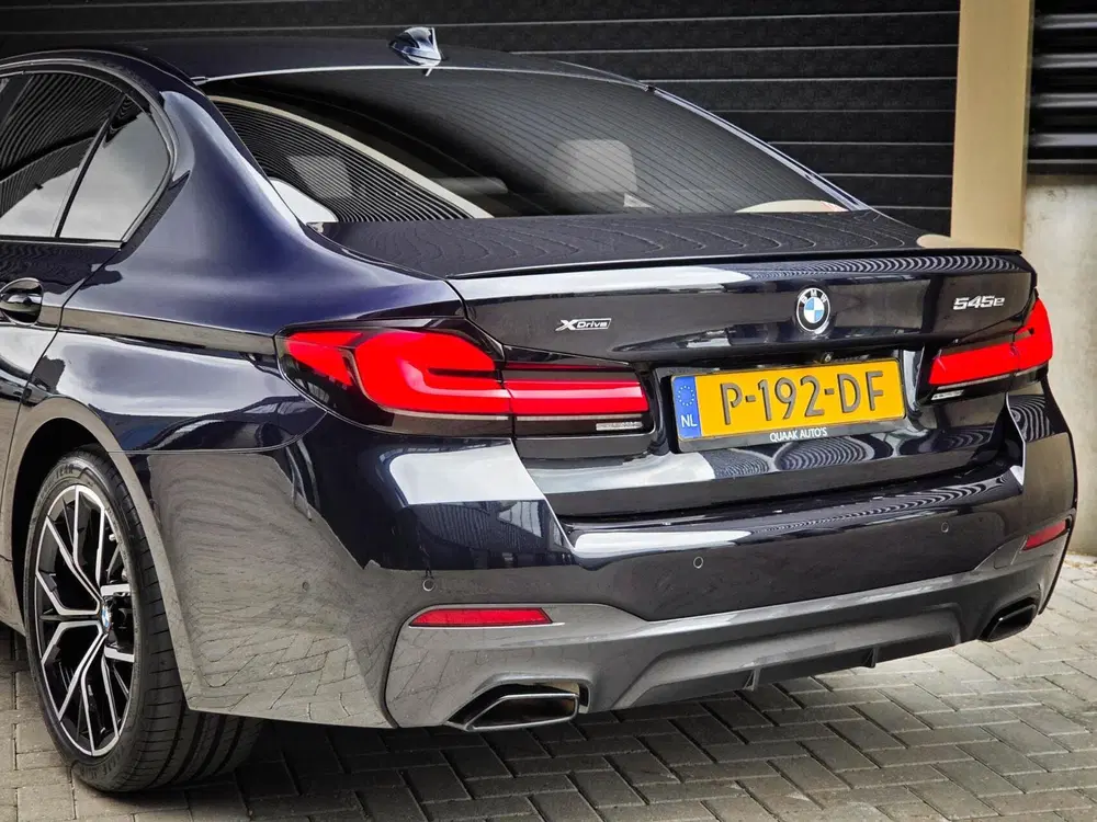 BMW 5-serie 545e xDrive M-Sport uit 2021, foto 14