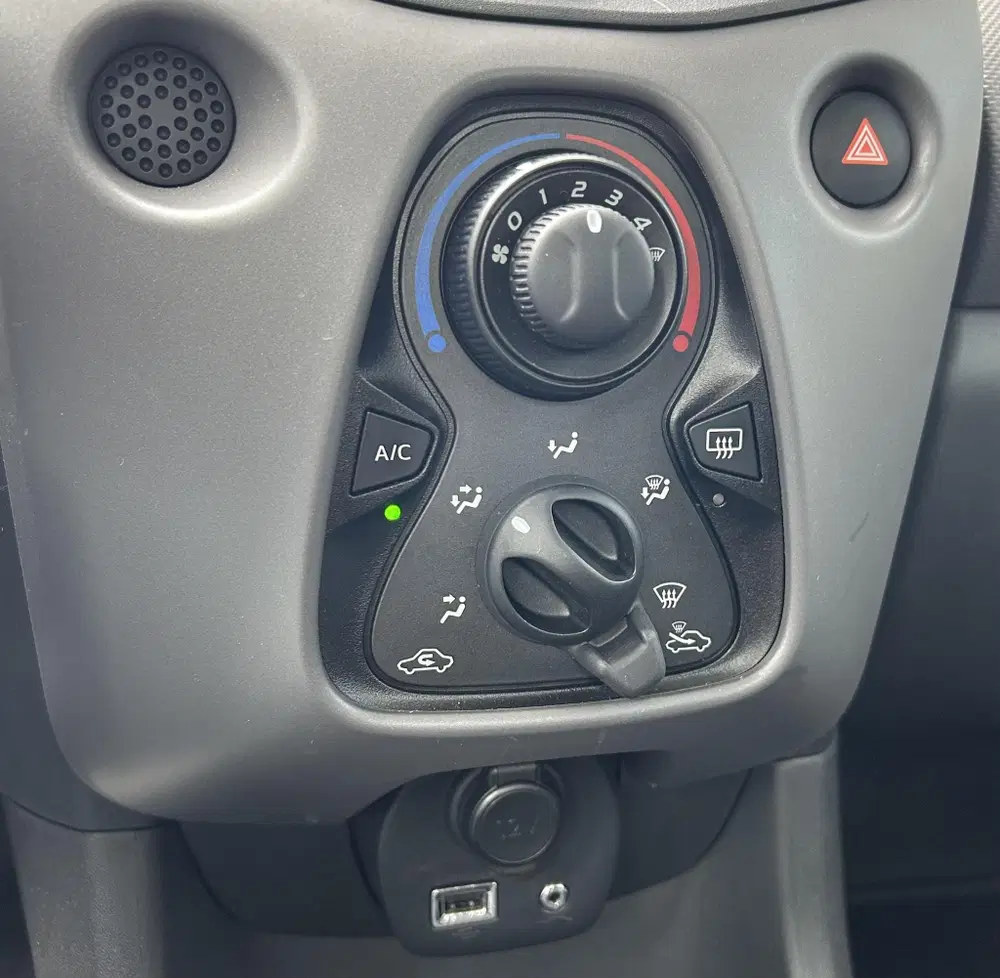 Peugeot 108 1.0 e-VTi Active 72PK uit 2021, foto 10