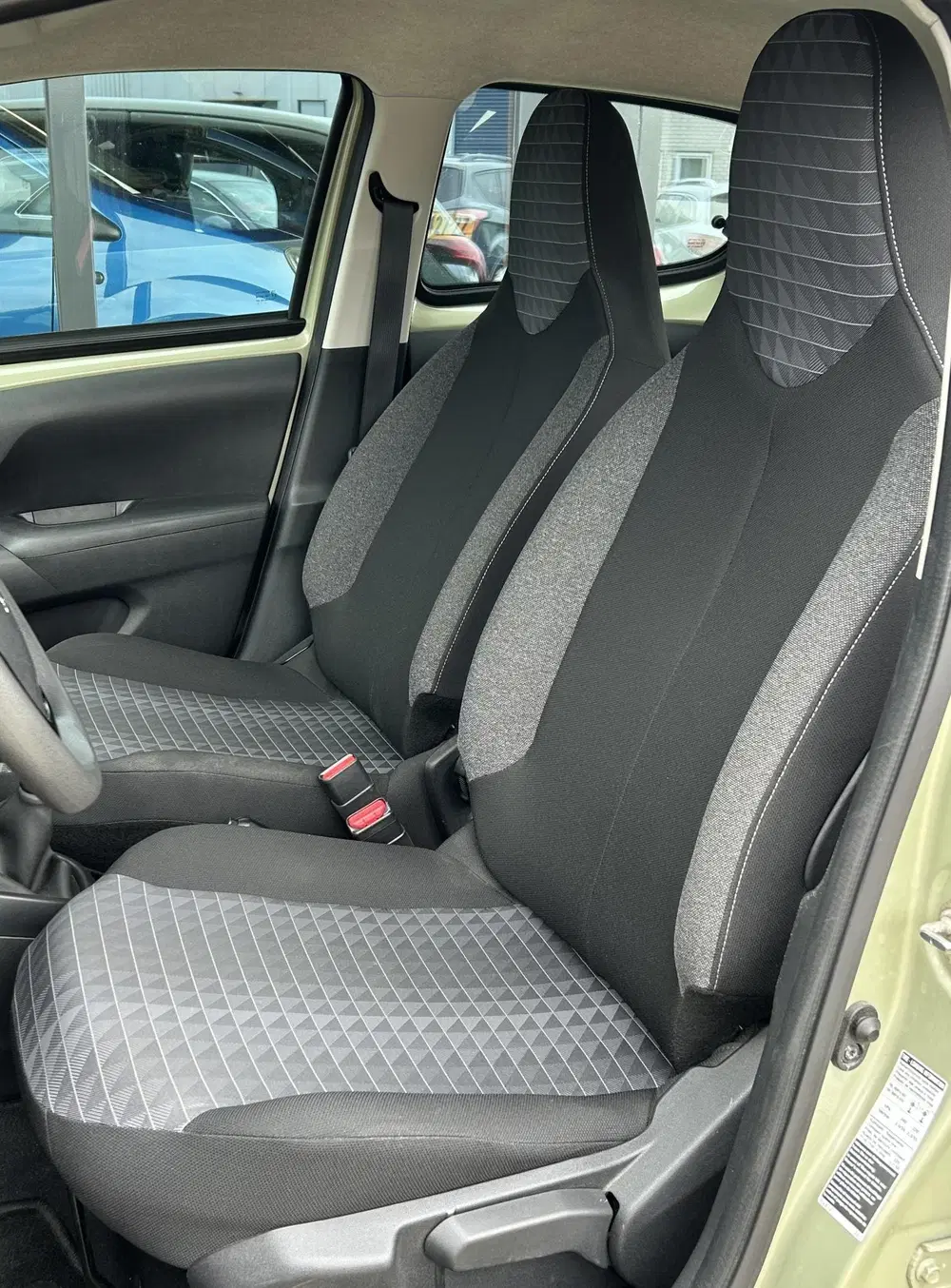Peugeot 108 1.0 e-VTi Active 72PK uit 2021, foto 8