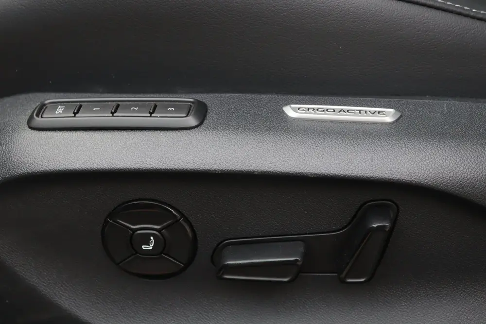 Volkswagen Passat 1.5 eHybrid 272PK R-Line Black Sty uit 2025, foto 15