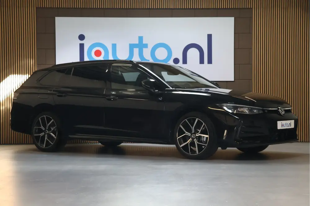 Volkswagen Passat 1.5 eHybrid 272PK R-Line Black Sty uit 2025, foto 2