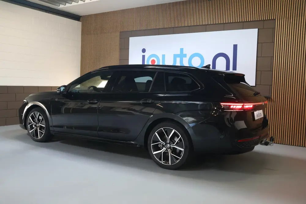 Volkswagen Passat 1.5 eHybrid 272PK R-Line Black Sty uit 2025, foto 4