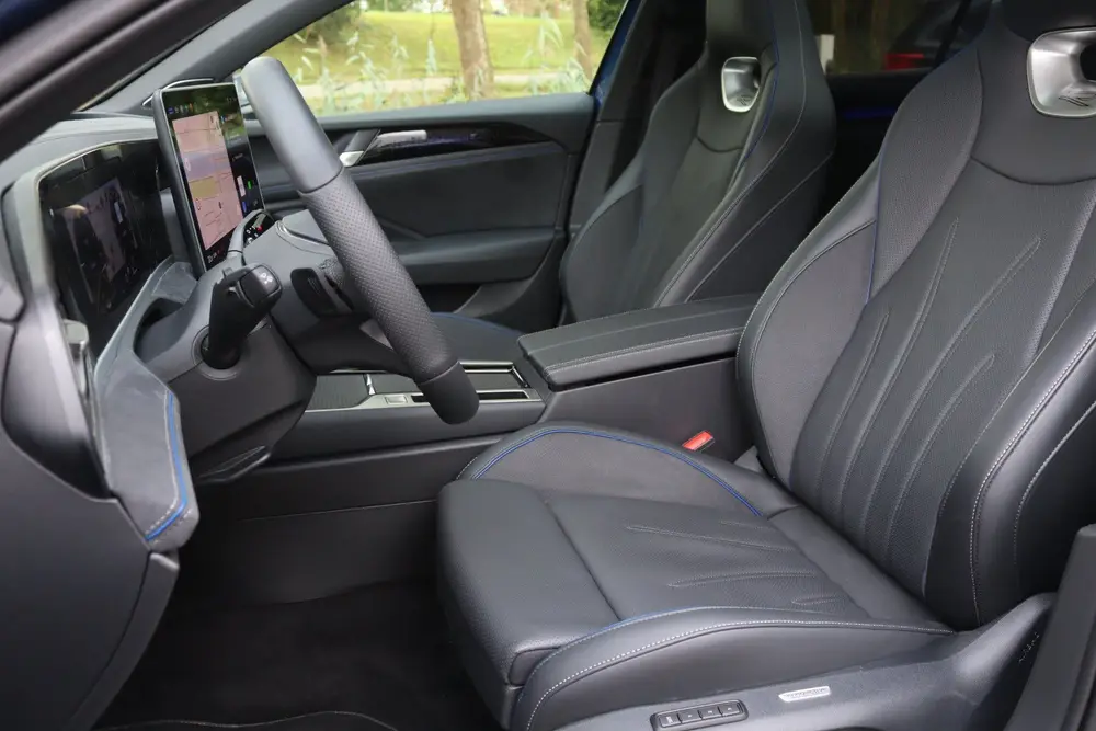 Volkswagen Passat 1.5 eHybrid 272PK R-Line Black Sty uit 2025, foto 8