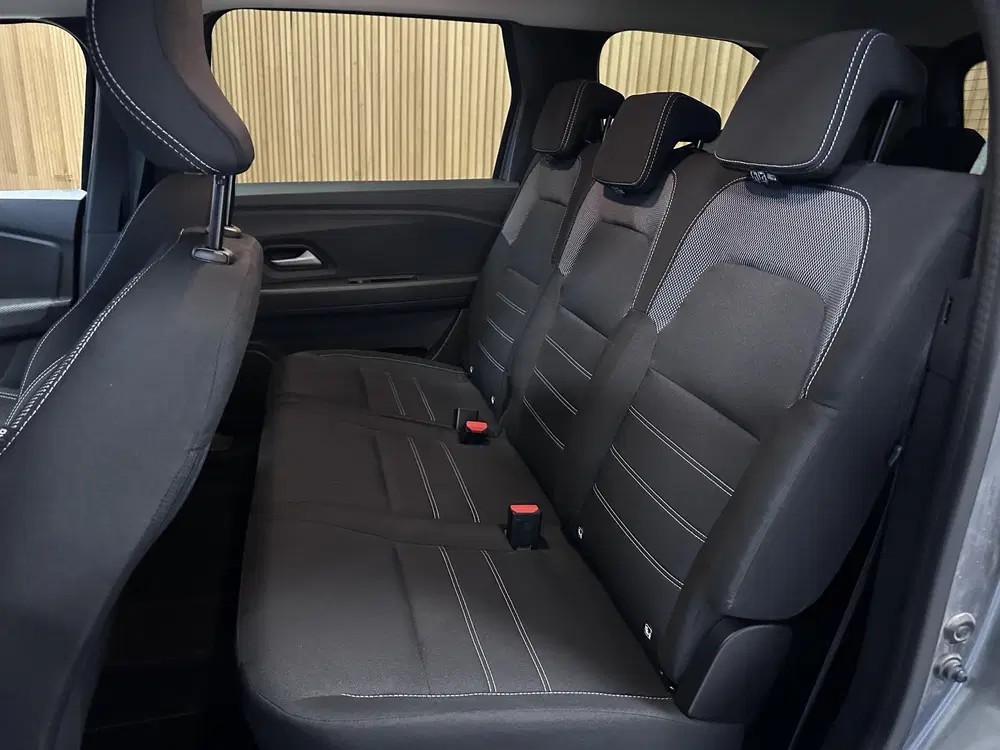 Dacia Jogger 1.6 Hybrid 140 Expression 7p. Camera uit 2025, foto 18