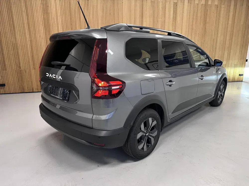 Dacia Jogger 1.6 Hybrid 140 Expression 7p. Camera uit 2025, foto 2