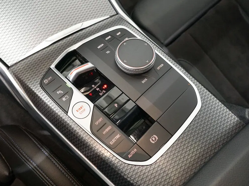 BMW 3-serie 3 Serie Touring 330e M-Sport uit 2023, foto 20