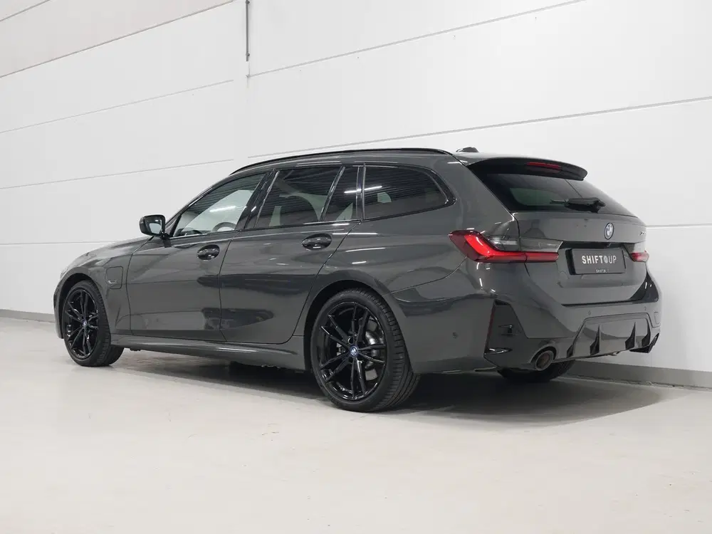 BMW 3-serie 3 Serie Touring 330e M-Sport uit 2023, foto 6