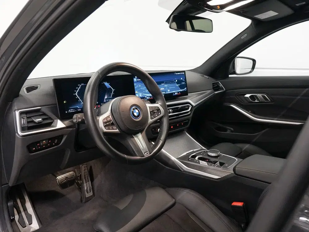 BMW 3-serie 3 Serie Touring 330e M-Sport uit 2023, foto 8