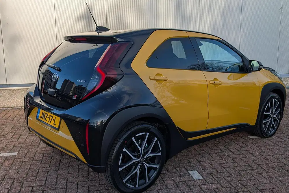 Toyota Aygo X Hybrid 115 GR Sport uit 2025, foto 2
