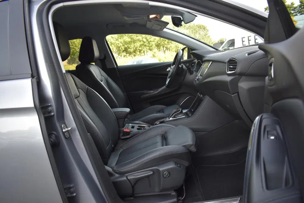 Opel Grandland X 1.6 Turbo Hybrid4 Innovation Keyless Stoel uit 2020, foto 15