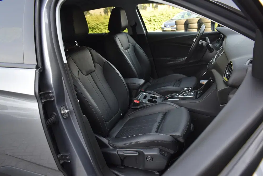 Opel Grandland X 1.6 Turbo Hybrid4 Innovation Keyless Stoel uit 2020, foto 18