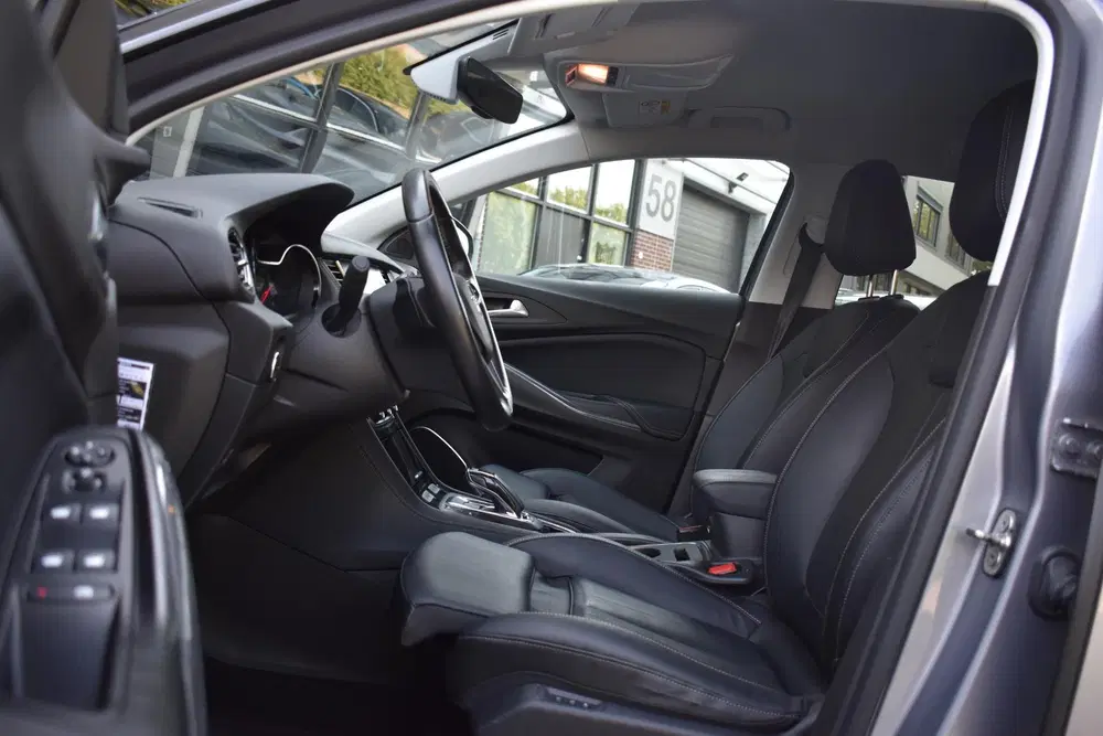 Opel Grandland X 1.6 Turbo Hybrid4 Innovation Keyless Stoel uit 2020, foto 9