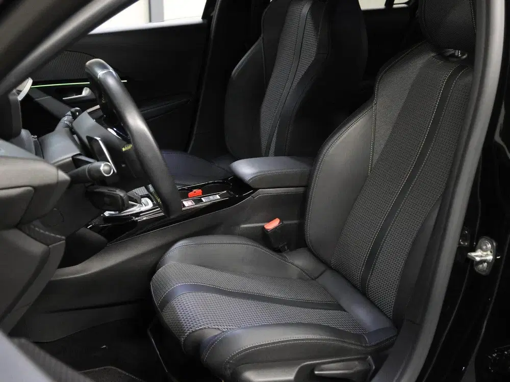 Peugeot 208 1.2 130PK GT uit 2021, foto 12
