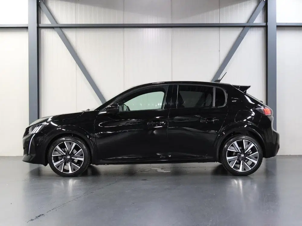Peugeot 208 1.2 130PK GT uit 2021, foto 2