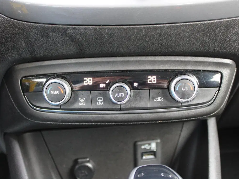 Opel Crossland 1.2 Turbo Elegance uit 2022, foto 12