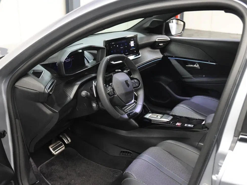 Peugeot 208 Hybrid 110PK GT uit 2025, foto 11