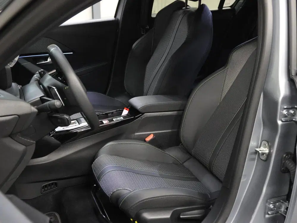 Peugeot 208 Hybrid 110PK GT uit 2025, foto 12