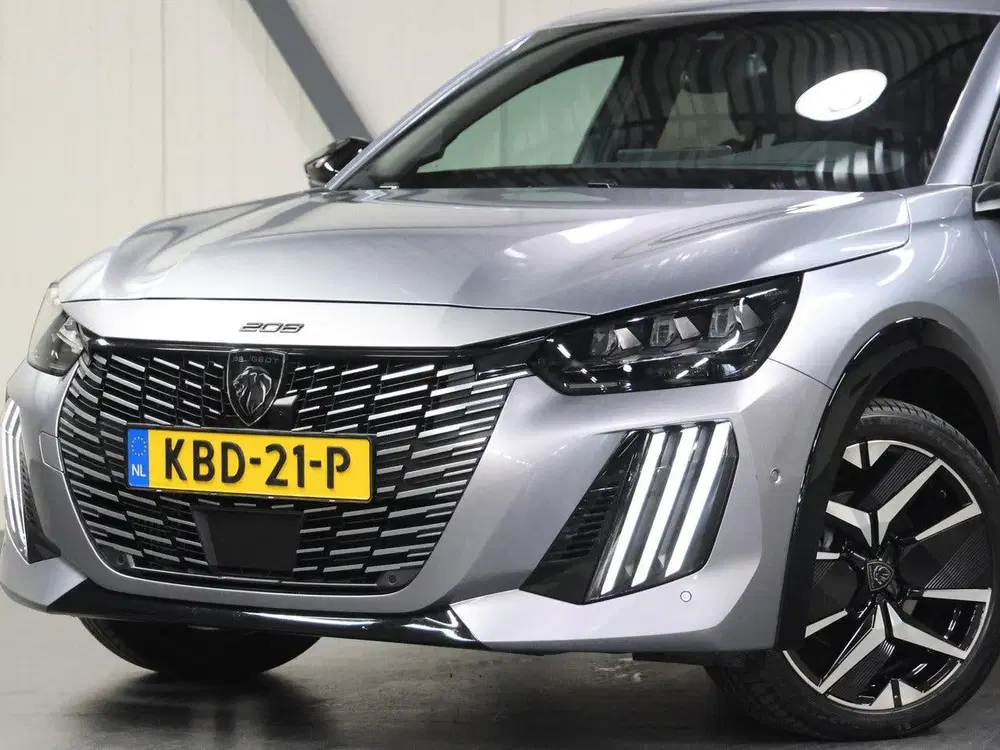 Peugeot 208 Hybrid 110PK GT uit 2025, foto 6
