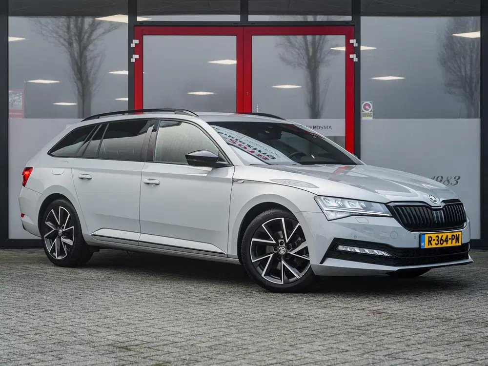 Skoda Superb 1.5 TSI ACT Limited Sportline uit 2022, foto 11