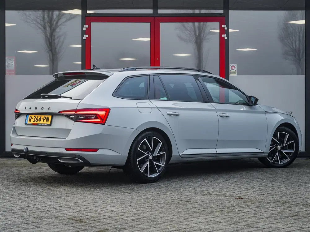 Skoda Superb 1.5 TSI ACT Limited Sportline uit 2022, foto 3