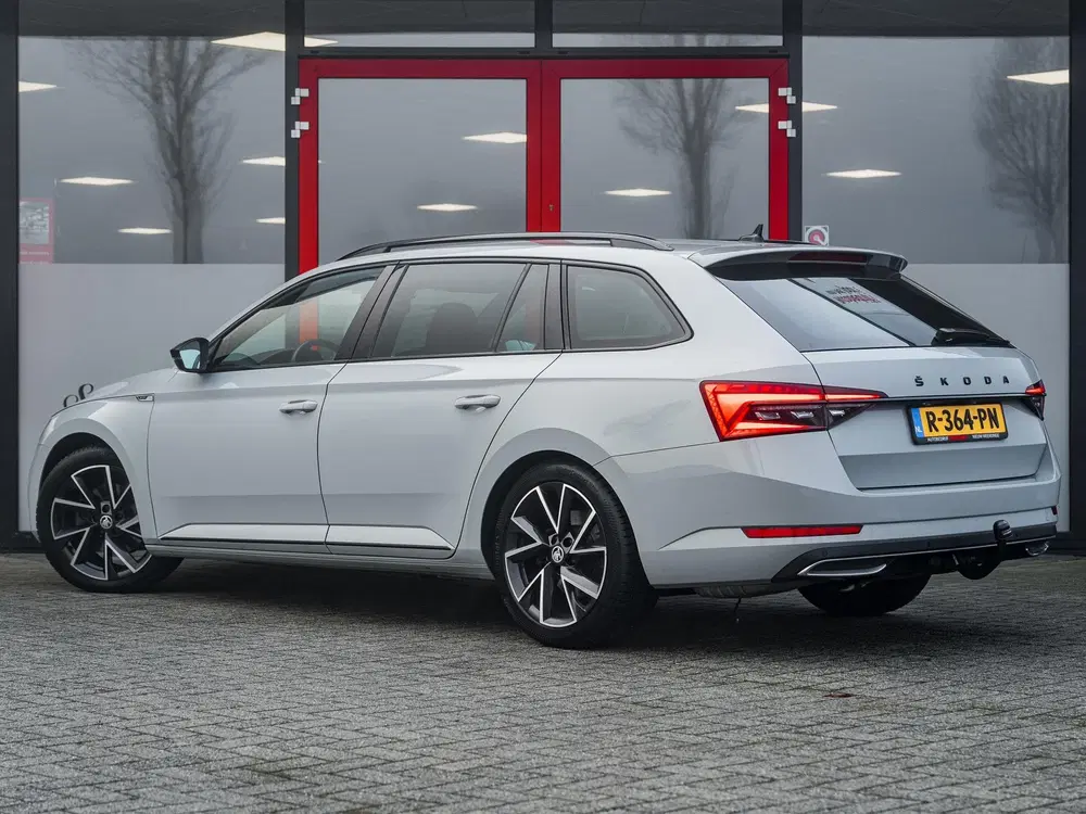 Skoda Superb 1.5 TSI ACT Limited Sportline uit 2022, foto 6