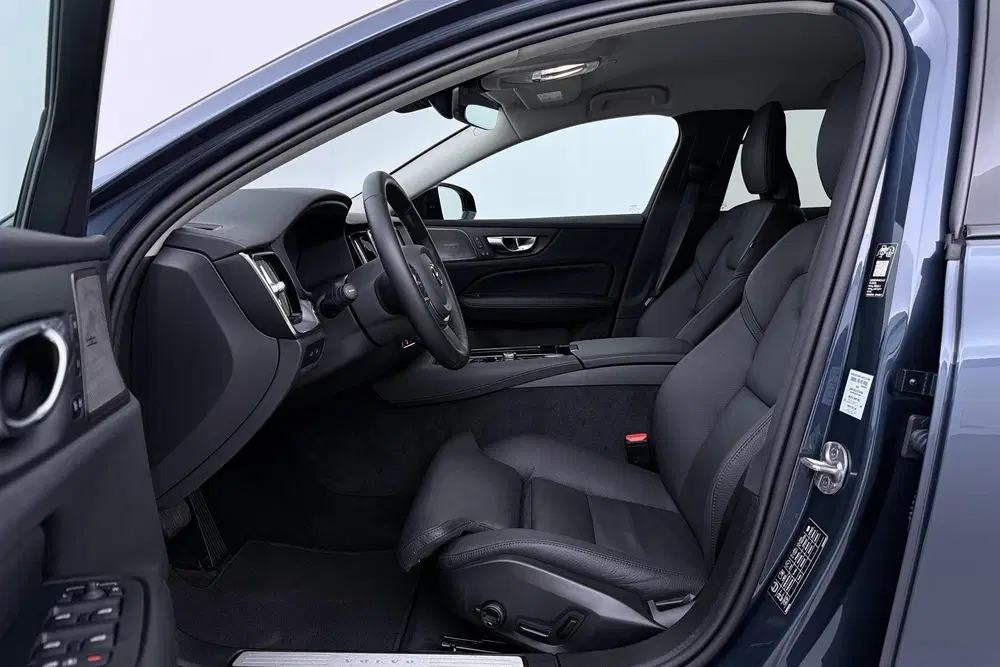 Volvo V60 T8 Plus Dark uit 2025, foto 3