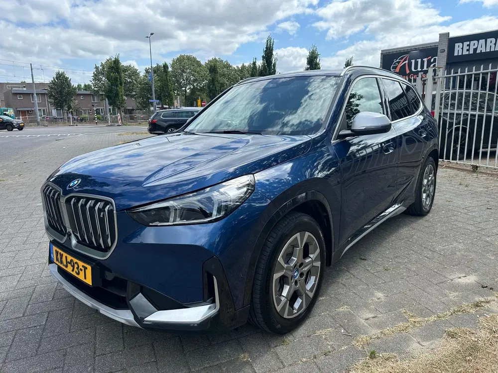 BMW iX1 XDrive30 67 kWh uit 2023, foto 2
