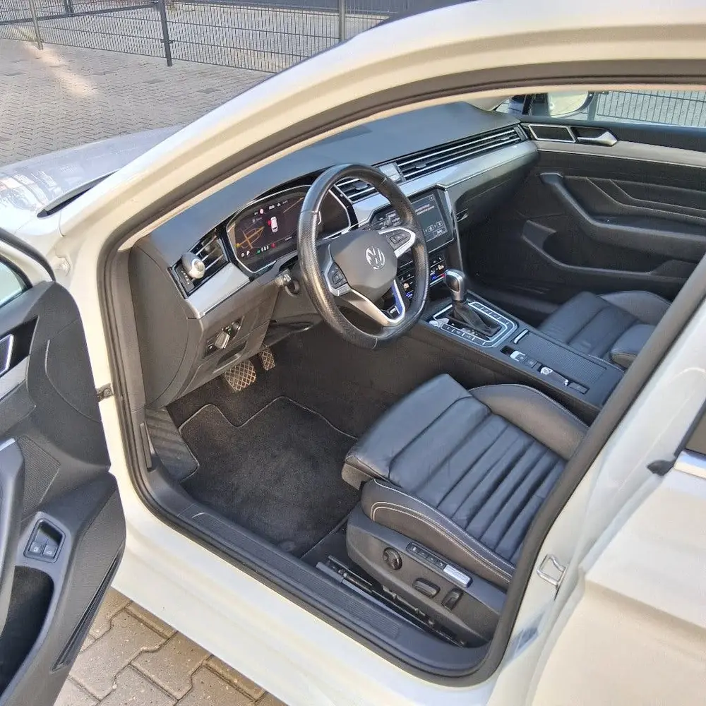 Volkswagen Passat Variant GTE 218PK/ DYNAUDIO/PANO/H.U.D. uit 2021, foto 10