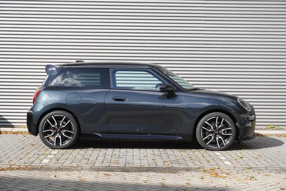 Mini John Cooper Works Cooper E John Cooper Works uit 2024, foto 4