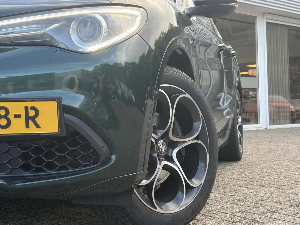 Alfa Romeo Stelvio 2.0 T AWD Veloce Ti / 280 PK / Bomvolle S uit 2020, foto 2