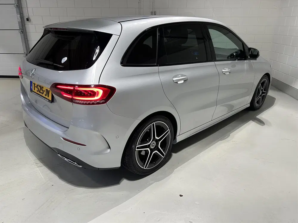Mercedes-Benz B-Klasse B180 AUT7 136pk AMG-Line uit 2019, foto 2