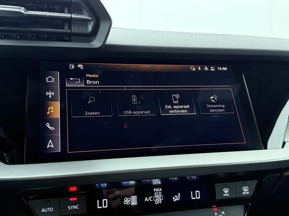 Audi A3 35 TFSI S edition uit 2022, foto 16