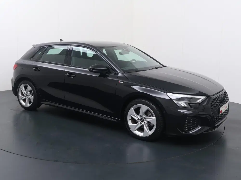 Audi A3 35 TFSI S edition uit 2022, foto 3