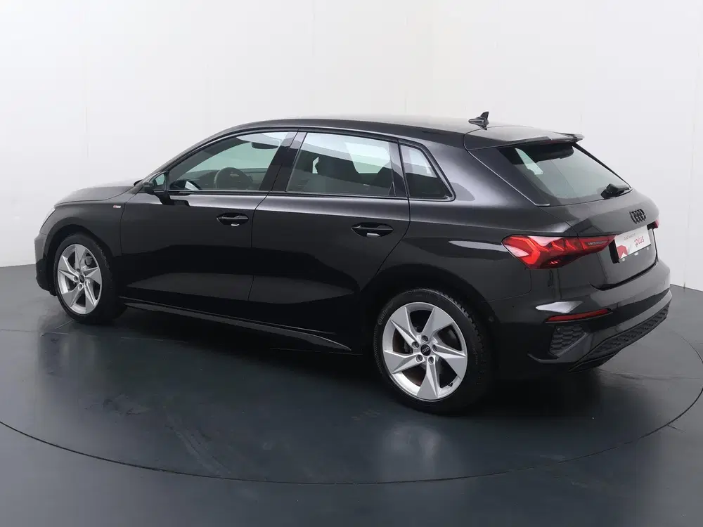 Audi A3 35 TFSI S edition uit 2022, foto 5