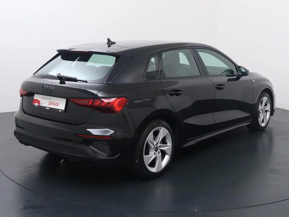 Audi A3 35 TFSI S edition uit 2022, foto 6