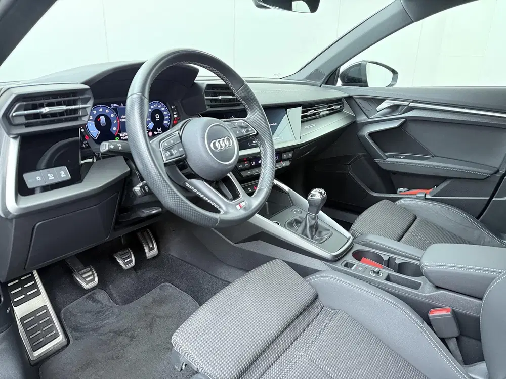Audi A3 35 TFSI S edition uit 2022, foto 7