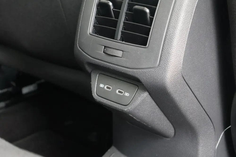 Volkswagen T-Roc 1.0 TSI Life | Navigatie | Parkeersensoren uit 2023, foto 20